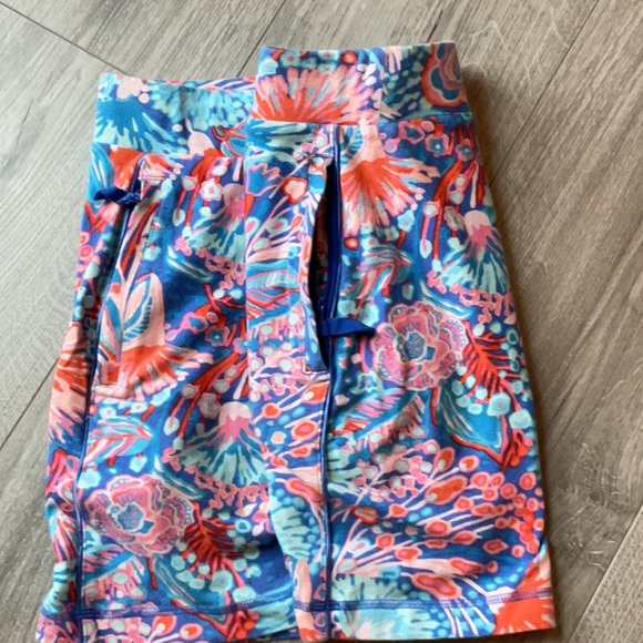 Talbots Pretty & Comfy Floral Skort with pockets. - Picture 2 of 5